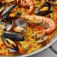 Paella de Mariscos en paellera estilo mexicano.