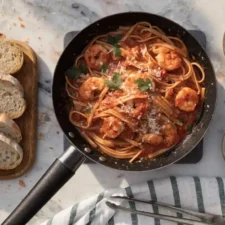Pasta Fra Diavolo con Camarones