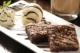 Brownie: El Postre Clásico Que Conquista Corazones Brownies con helado de vainilla