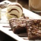 Brownies con helado de vainilla