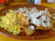 Plato de chilaquiles con huevo