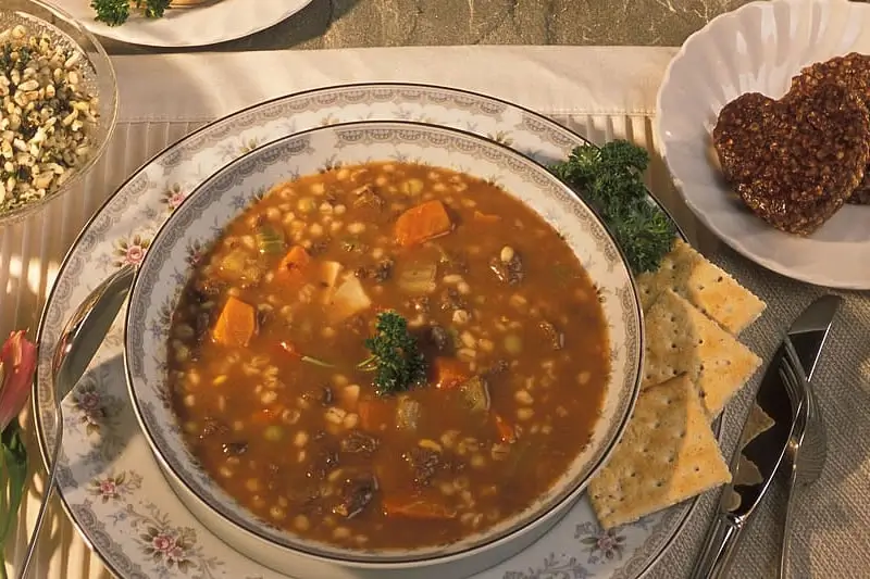 Plato de sopa de lentejas