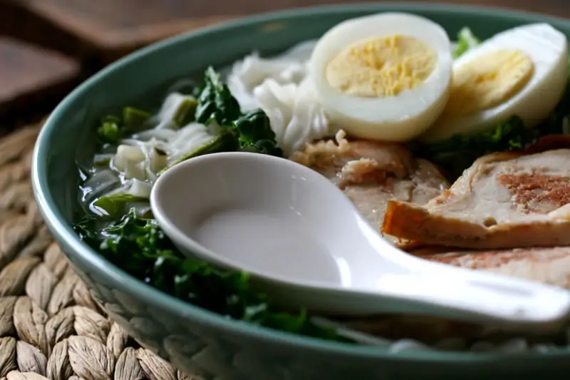 Bowl de sopa ramen de res