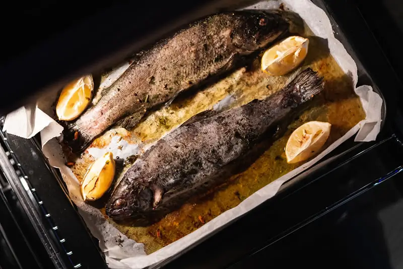 Trucha a la mantequilla sacada del horno