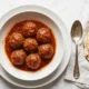 albóndigas acompañadas de tortillas