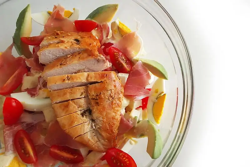 Bowl con ensalada Cobb