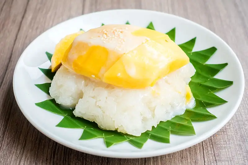 Postre de mango y arroz Khao Niao Mamuang