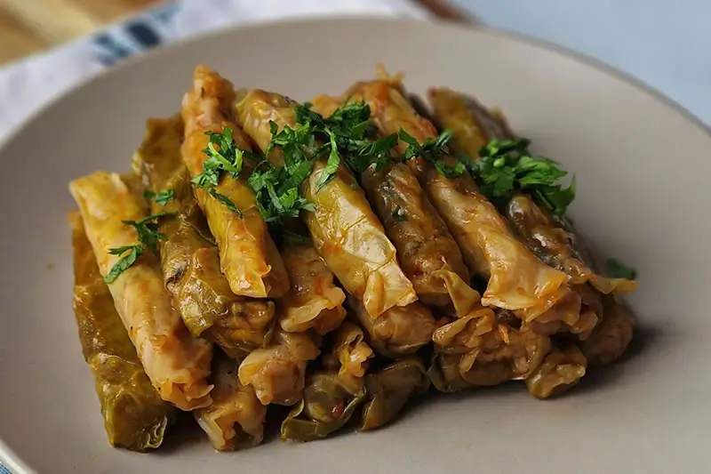 Platon con rollitos de col Malfuf Mahshi