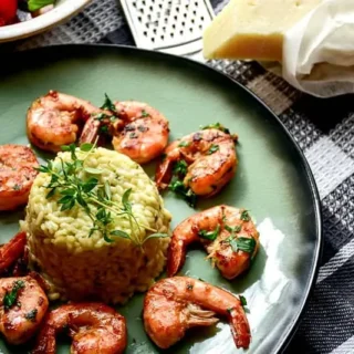 Plato de risotto con camarones