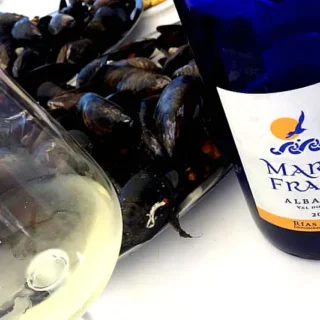 Botella de vino Albariño