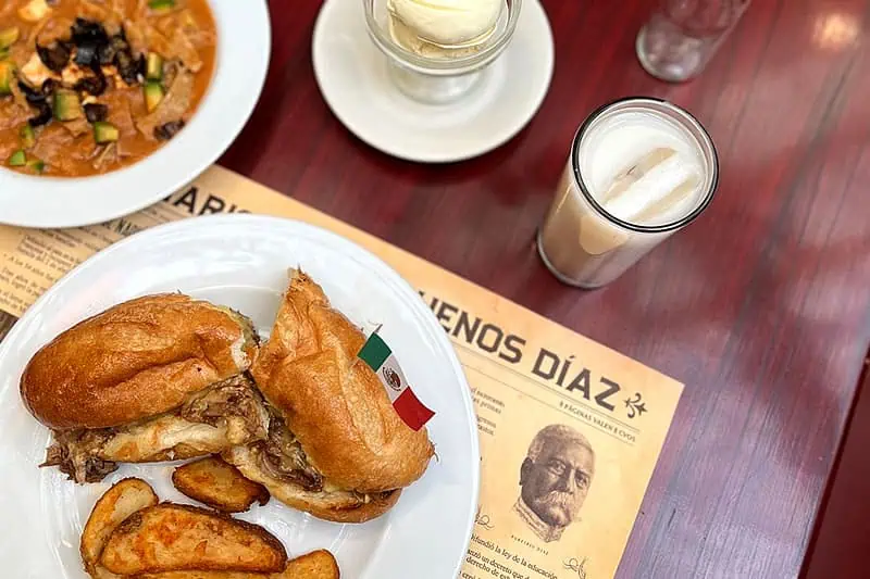 Restaurante Cafetería Buenos Díaz: Zona Rosa Sandwich con papas del restaurante Buenos Díaz