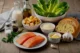 Ensalada César Con Salmón y Pan Con Ajo: un Clásico Renovado Con Mucho Sabor Ingredientes para preparar una ensalada cesar con salmón