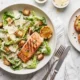 Platón de salmón con ensalada césar