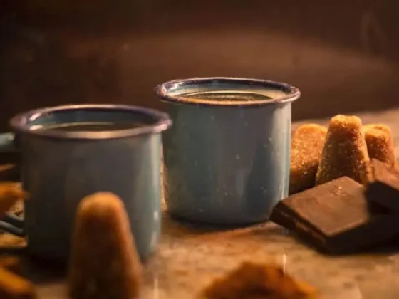 Tazas con café de olla