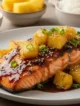 Plato de salmón teriyaky con piña
