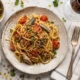 Espaguetis con sardinas y pangrattato