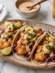 Plato con tacos de pescado estilo Baja California