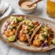 Plato con tacos de pescado estilo Baja California
