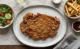 Milanesas de Res Empanizadas: un clásico que siempre funciona Milanesa de res con ensalada verde