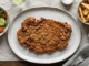 Milanesa de res con ensalada verde