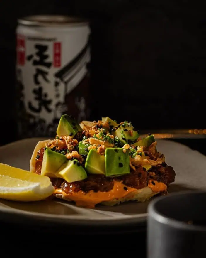 Restaurante Chopsticks: Una Barra Japonesa Con Acento Mexicano en la Juárez Tostada wonton de akami